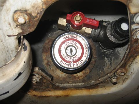 1980 Ford Bronco - Open the valve for fast venting, close it to stay water-fording-ready!