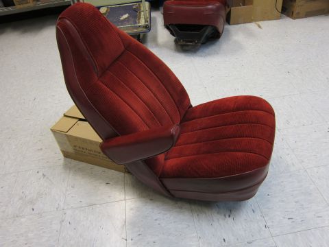 1991 Ford LTD Crown Victoria - A single car seat with a ribbed velour fabric and vinyl trim is shown in a storage area.