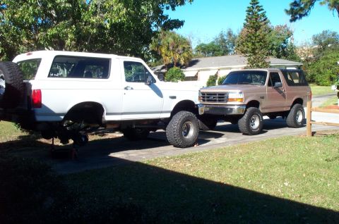 1995 Ford Bronco - Now that's a good friend. My buddy Mike is loaning me his bronco, while mine is out of service.
