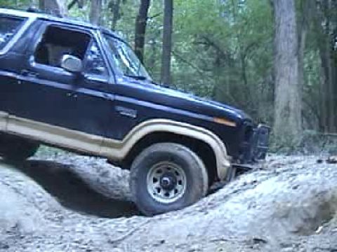 1983 Ford Bronco - These were captured off a video camera, which is why they're so grainy. This was the first ditch... [url=http://www.supermotors.net/registr…