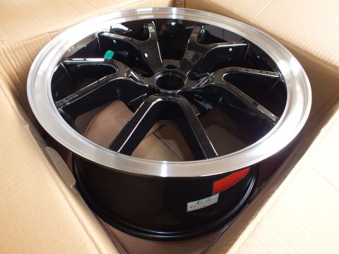 2003 Ford Crown Victoria - Black multi-spoke wheel with machined lip and an orange warning sticker shown in its carton