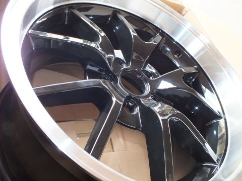2003 Ford Crown Victoria - Black alloy wheel with chrome-faced spokes and machined lip photographed angled in its carton