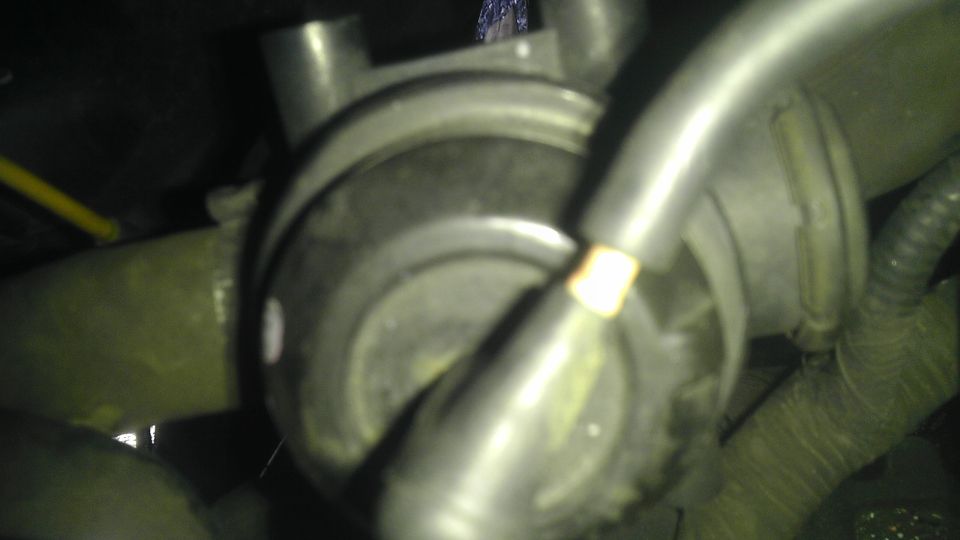 Vacuum actuator with yellow wire and metal hose clamp