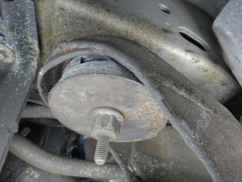 2000 Lincoln Continental - Underside view of a vehicle's suspension bushing assembly.