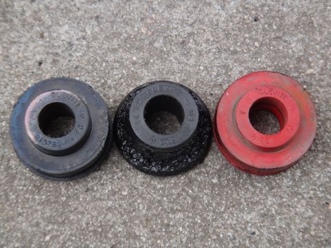 2000 Lincoln Continental - Three suspension bushings are shown, with part numbers visible on each, including '81378' and '8138'.