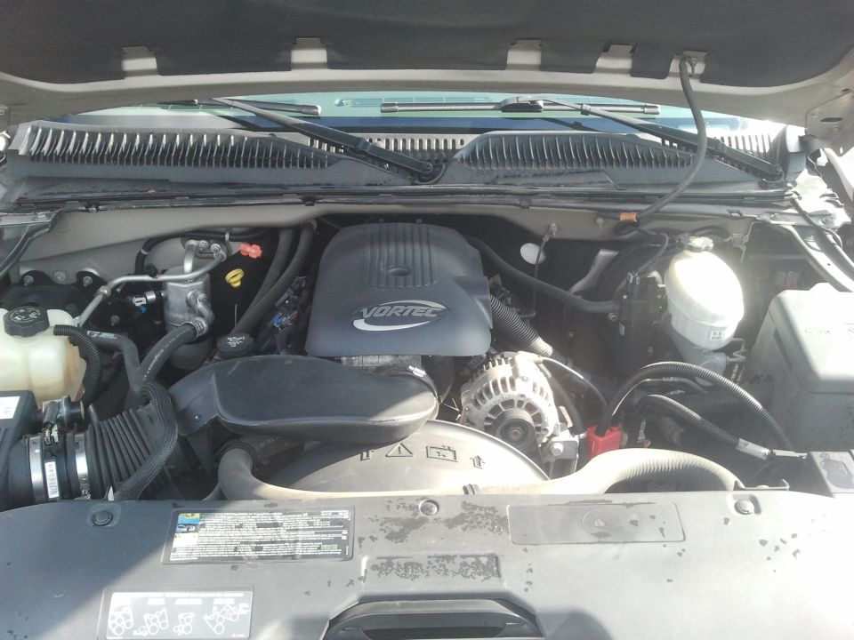 Engine bay with Vortec engine cover, alternator, and various hoses