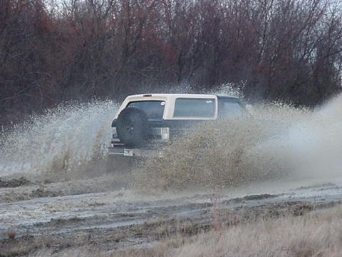 1993 Ford Bronco - side shot of puddle crossing