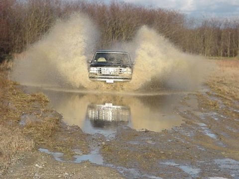 1993 Ford Bronco - front shot of puddle crossing