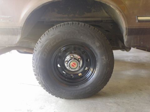 1992 Ford Bronco - Passenger Rear With Trim Removed And Center Cap