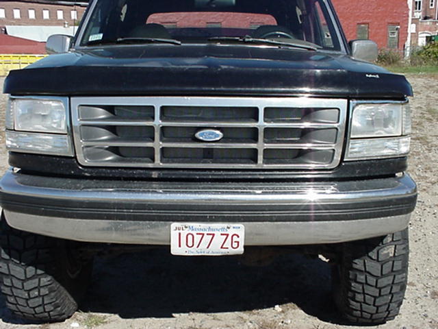 1993 Ford Bronco front grille and headlights, Massachusetts license plate 1077 ZG