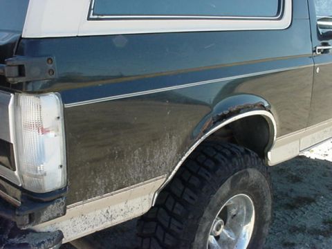 1993 Ford Bronco - Rear fender rust on a 1993 Ford Bronco.