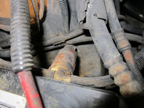 1991 Ford LTD Crown Victoria - Engine bay details show signs of wear and corrosion on various parts.