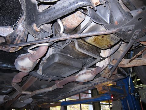 1991 Ford LTD Crown Victoria - Undercarriage view of a 1991 Ford Crown Victoria LTD, revealing its exhaust system and drivetrain components.