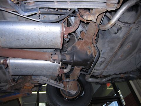 1991 Ford LTD Crown Victoria - Undercarriage view of a 1991 Ford Crown Victoria LTD, showing the rear differential and exhaust.
