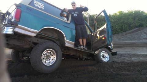 1996 Ford Bronco - got stuck on the motocross track. front axleshaft popped out and limited my steering a lot. that's my friend there not me