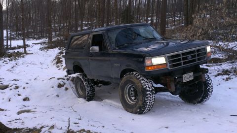 1995 Ford Bronco - This 1995 Ford Bronco navigates a snowy, wooded trail with its tires kicking up snow.