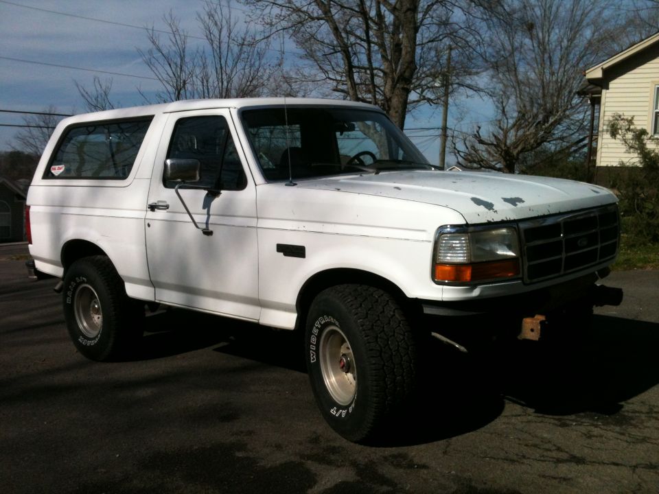 White 1992 Ford Bronco, 3q-front view