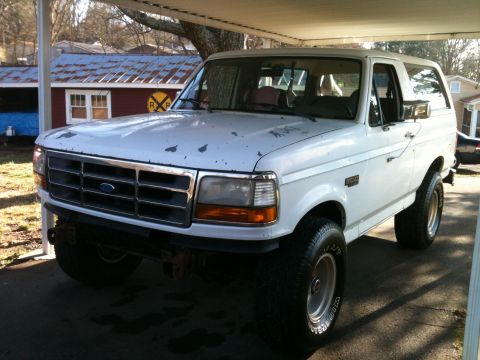 1992 Ford Bronco - White 1992 Ford Bronco with some paint chips on the hood.