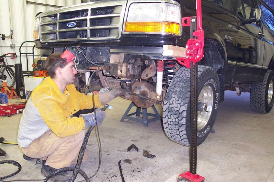 Keith getting ready to take off the sway bar mounts.