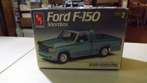 1992 Ford Bronco - Box art for a 1992 Ford F-150 Shortbox model kit.