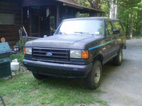1979 Ford Bronco - This Ford Bronco appears to be from the late 1980s, not 1979.