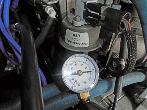 1990 Ford Bronco - A pressure gauge is connected to a Ford sensor, indicating engine system pressure.