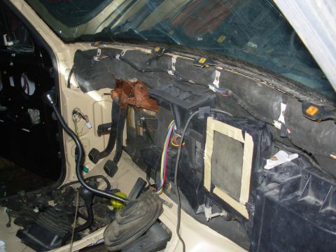 1983 Ford Bronco - The driver's door harness is routed along the bottom of the w/s thru the white clips that also support the firewall insualtion. ERROR: the…