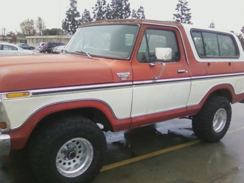 1978 Ford Bronco - Side view of a 1978 Ford Bronco with a two-tone red and white paint scheme.