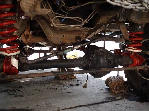 1995 Ford Bronco - There it is (Man that trac bar looks tacky)