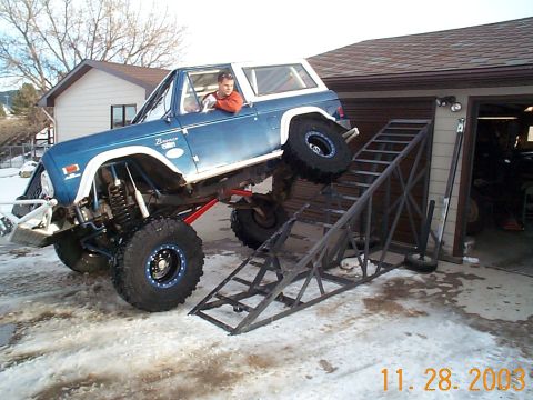 1977 Ford Bronco - first try on the new ramp with new radius arms