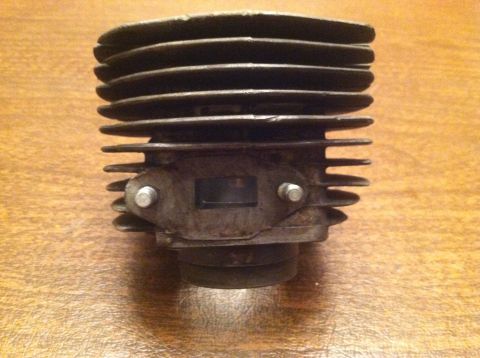 1981 Garelli Rally Sport - Close-up view of a motorcycle engine cylinder, showing its ribbed design and mounting bolts.