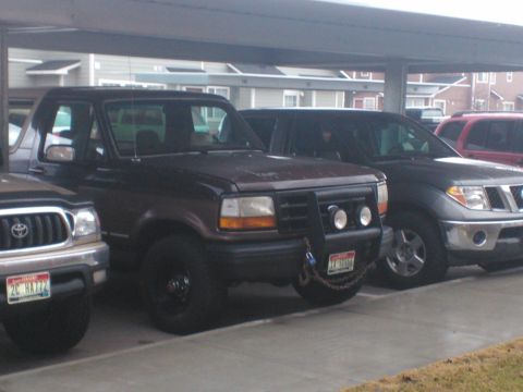 1992 Ford Bronco - This 1992 Ford Bronco features a prominent brush guard with two auxiliary lights on its front end.
