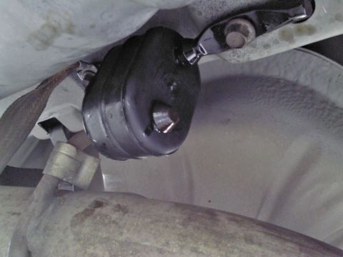 2000 Lincoln Continental - Close-up view of an exhaust hanger bracket, part of the suspension system.