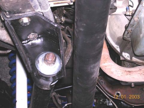 1994 Ford Bronco - Had to clearance the 79 radius arm bracket on the drivers side to clear the driveshaft. the 88 dana 60's pumpkin is much further over than…