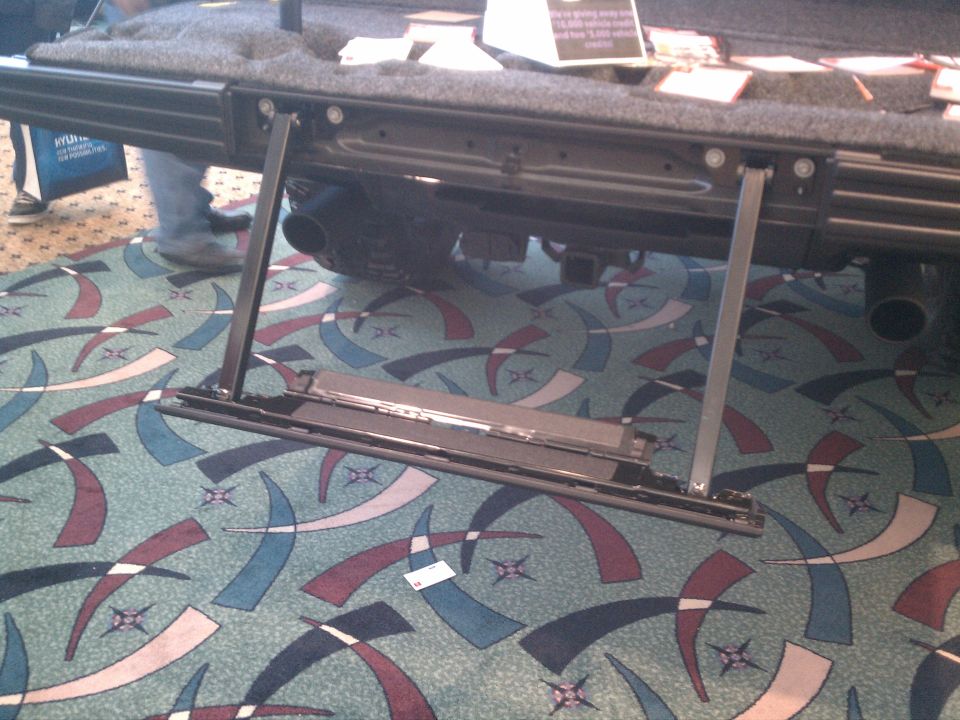 retractable step mechanism attached to vehicle frame
