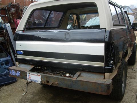 1983 Ford Bronco - I set the t/g here 2 days ago when it started snowing, but today (74°F), I actually installed & aligned it.