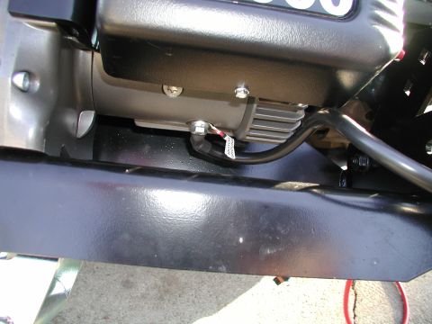 2001 Ford Excursion - Must connect controller ground to motor ground terminal. As you can see everything is very tight with this monster winch!