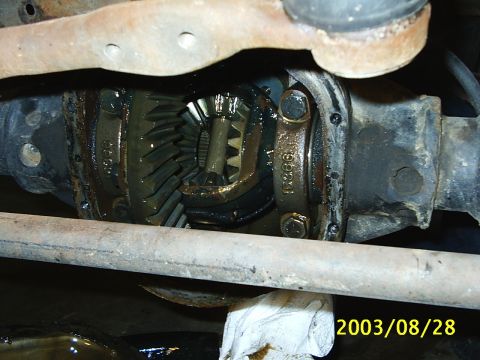 1995 Ford Bronco - Take diff cover off and remove axle shafts