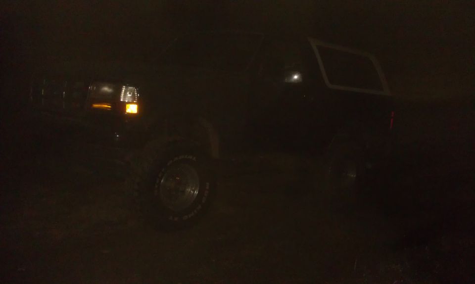 1993 Ford Bronco, 3/4 front view at night