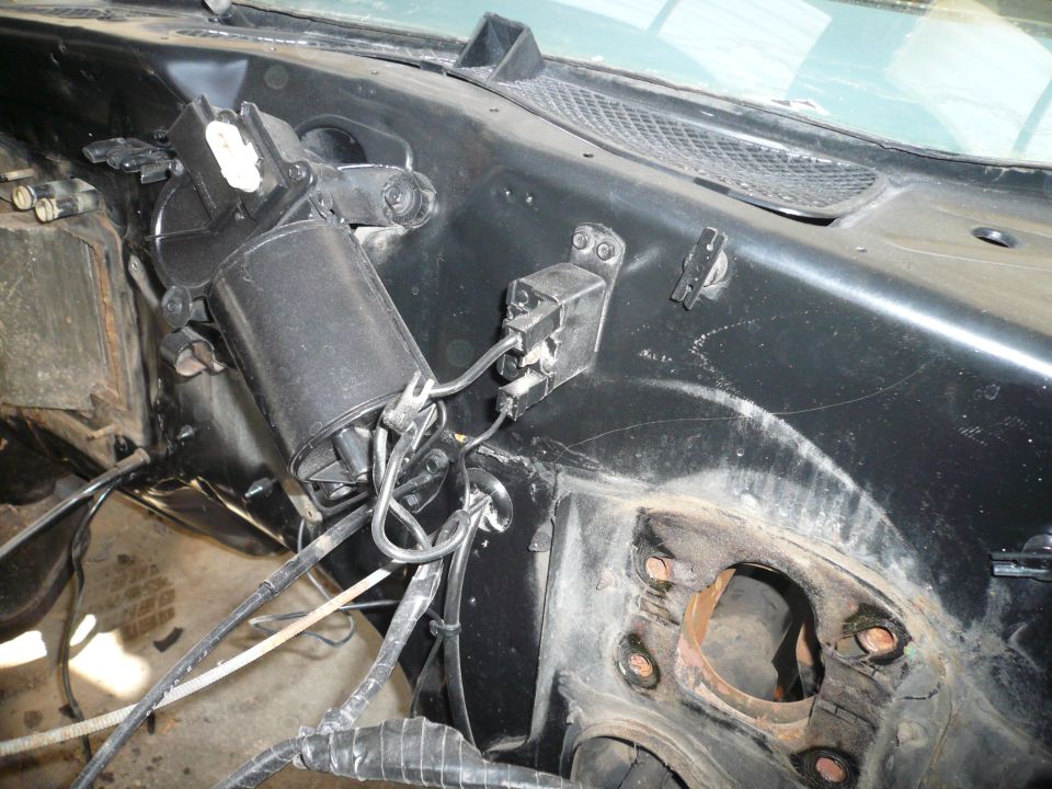 Windshield wiper motor assembly with wiring and mounting bracket