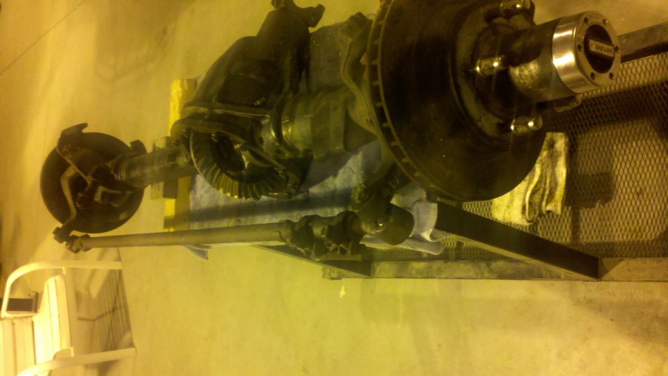 Ford Bronco front axle assembly with disc brake rotor and hub