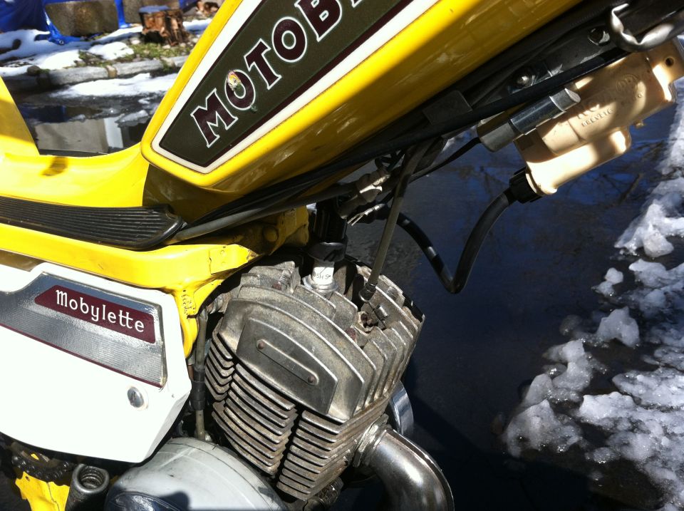 Yellow moped engine with Mobylette badge
