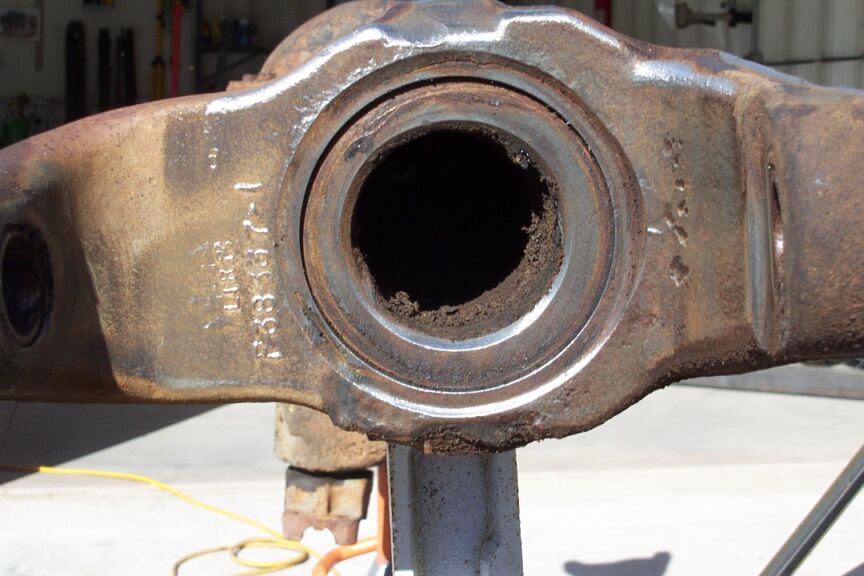 Notice the 1/2 inch tube.
This is much beefier than the 78-79 Bronco D44's that most of teh members seem to be using.
To reference, the tube thickness is the same on this D44 as it is on Dana 60's.