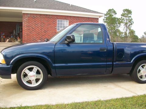 2000 GMC Sonoma - Side view of a blue 2000 GMC Sonoma pickup truck.