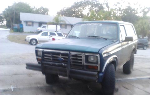 1996 Ford Bronco - front clip swap to 86. not done yet but general idea how it will look. much better than the mangled original clip. also looks about 20% coo…