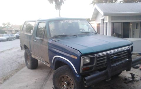1996 Ford Bronco - front clip swap to 86. not done yet but general idea how it will look. much better than the mangled original clip. also looks about 20% coo…