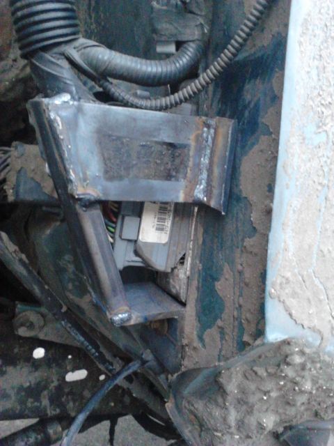 1996 Ford Bronco - to protect my wireing harness connector from breaking again