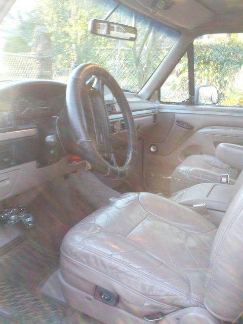 1995 Ford Bronco - Look at those leather seats. Man it has been taken care of. Few small tears, which i patched.
