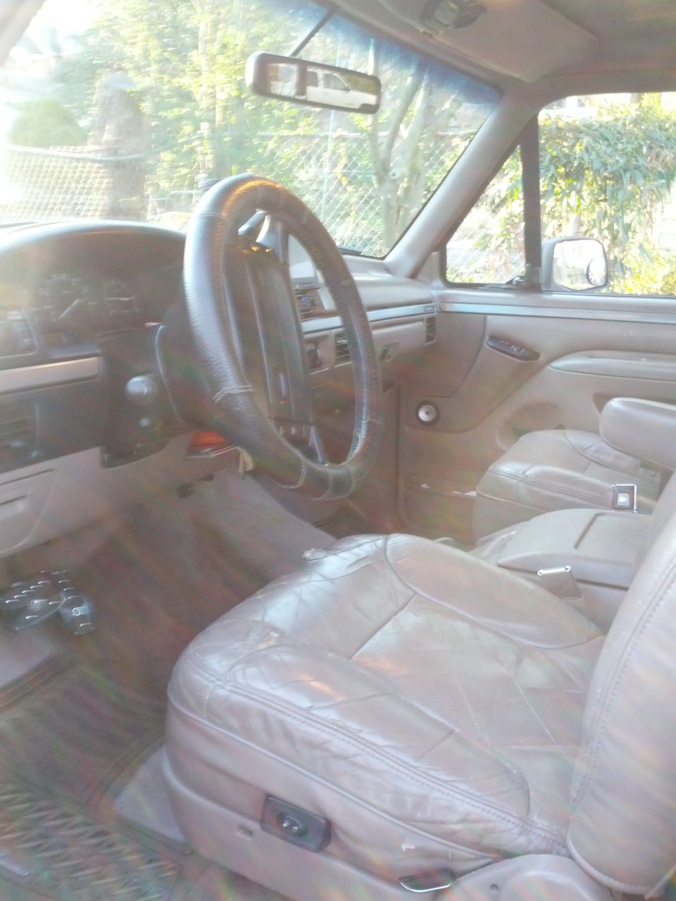 Look at those leather seats. Man it has been taken care of. Few small tears, which i patched.