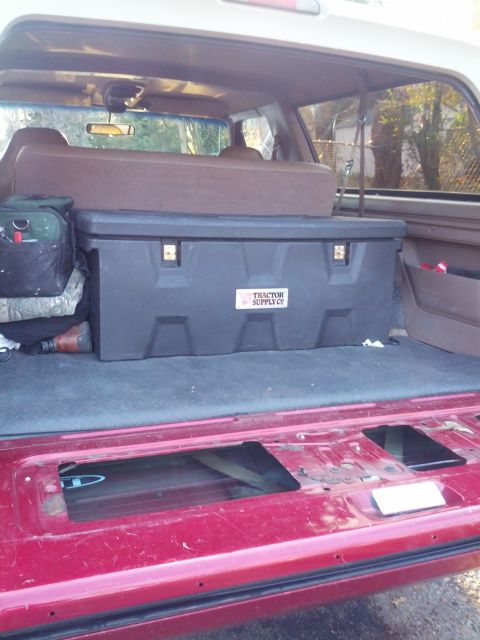 1995 Ford Bronco - I have the tailgate cover, but keep it off cause i have to pull right side relaese bar when opening tailgate. only real issue, except for s…